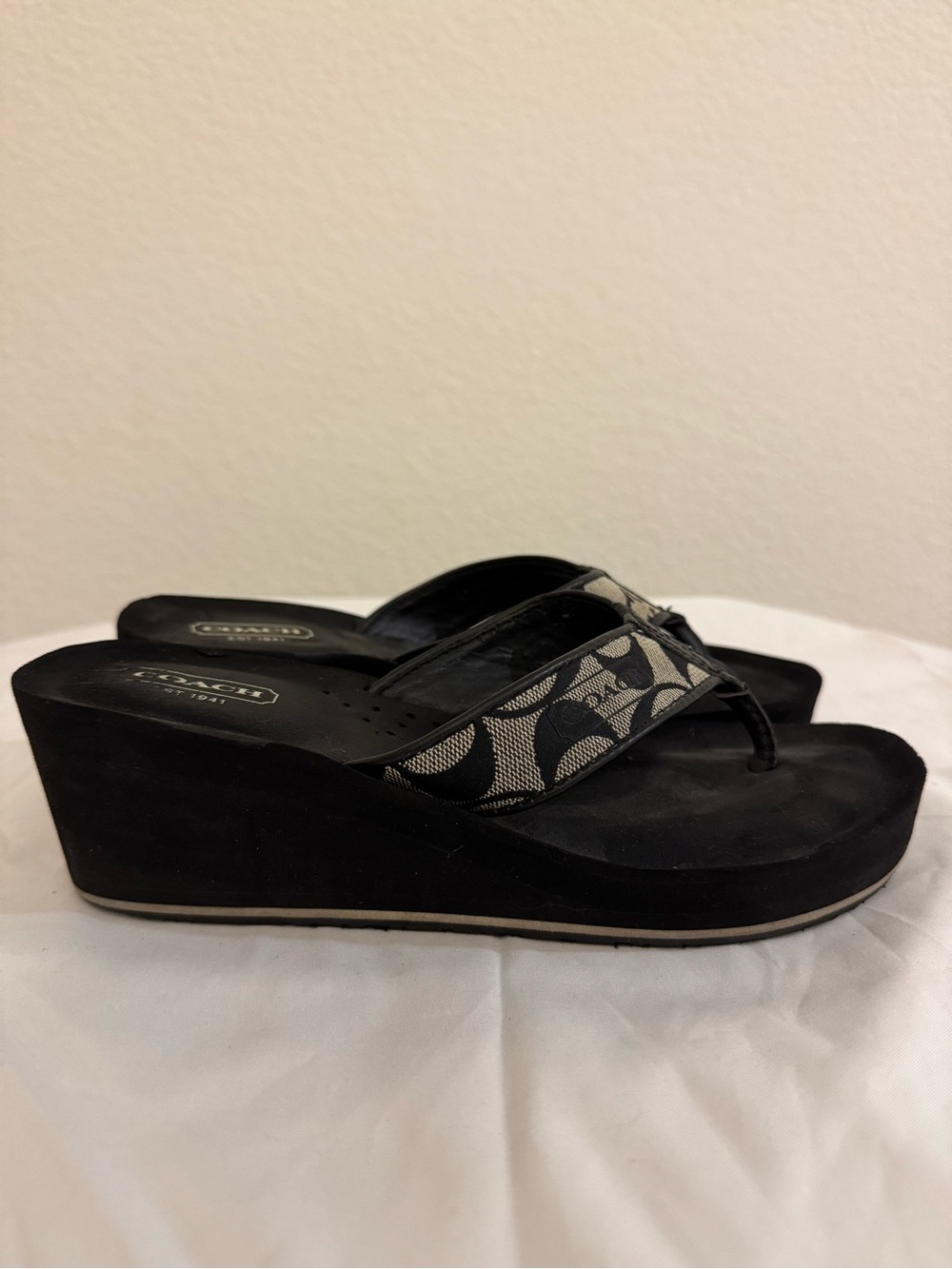 Coach Black Signature-Print Women's Thong Sandals - Picture 3 of 6